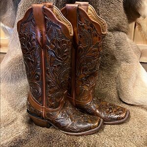 🤩Embossed “leather” Cowboy boots🤩